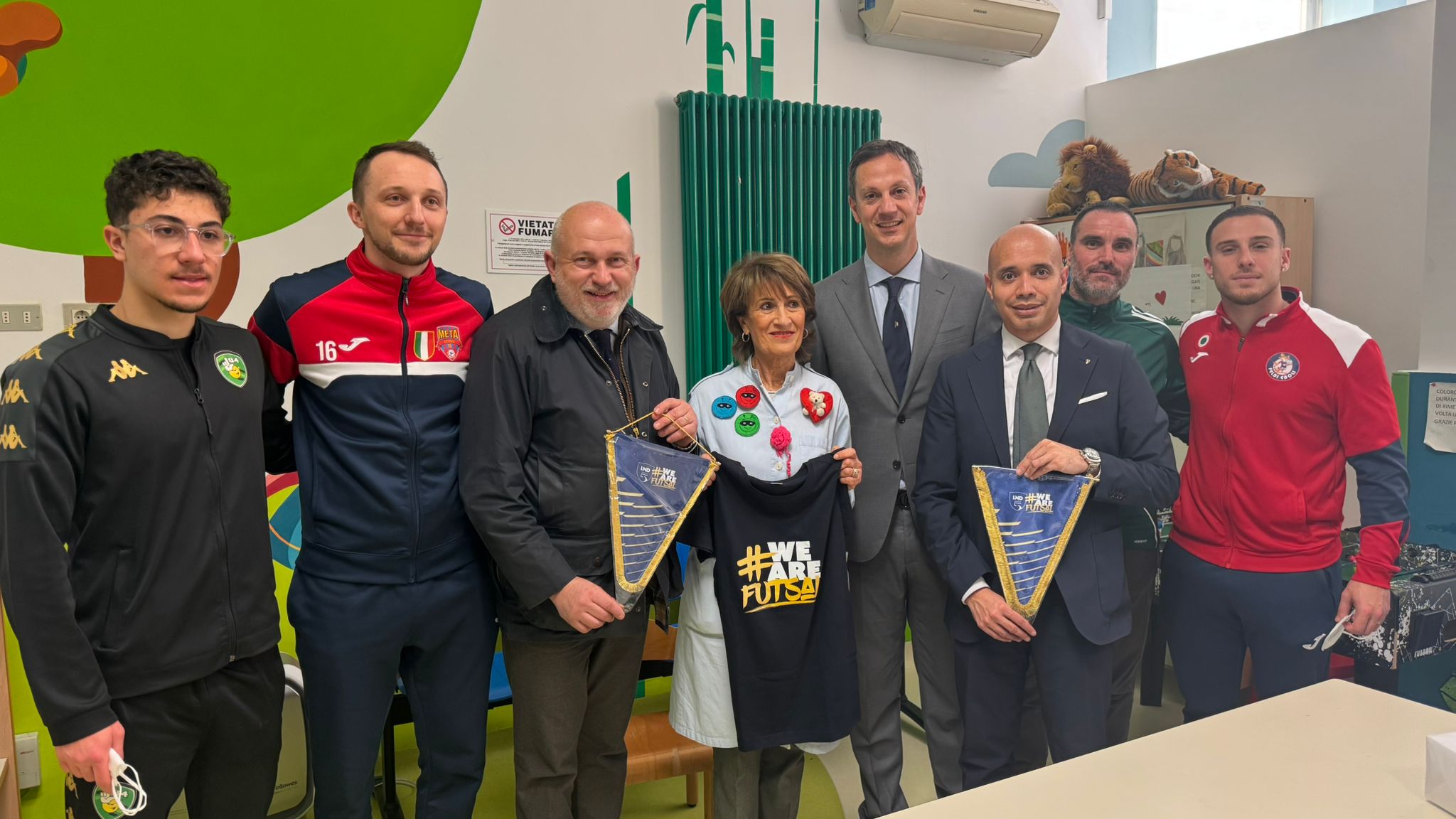 Il Presidente Castiglia e una delegazione delle società semifinaliste di Coppa Italia in visita presso l’Ospedale Salesi di Ancona